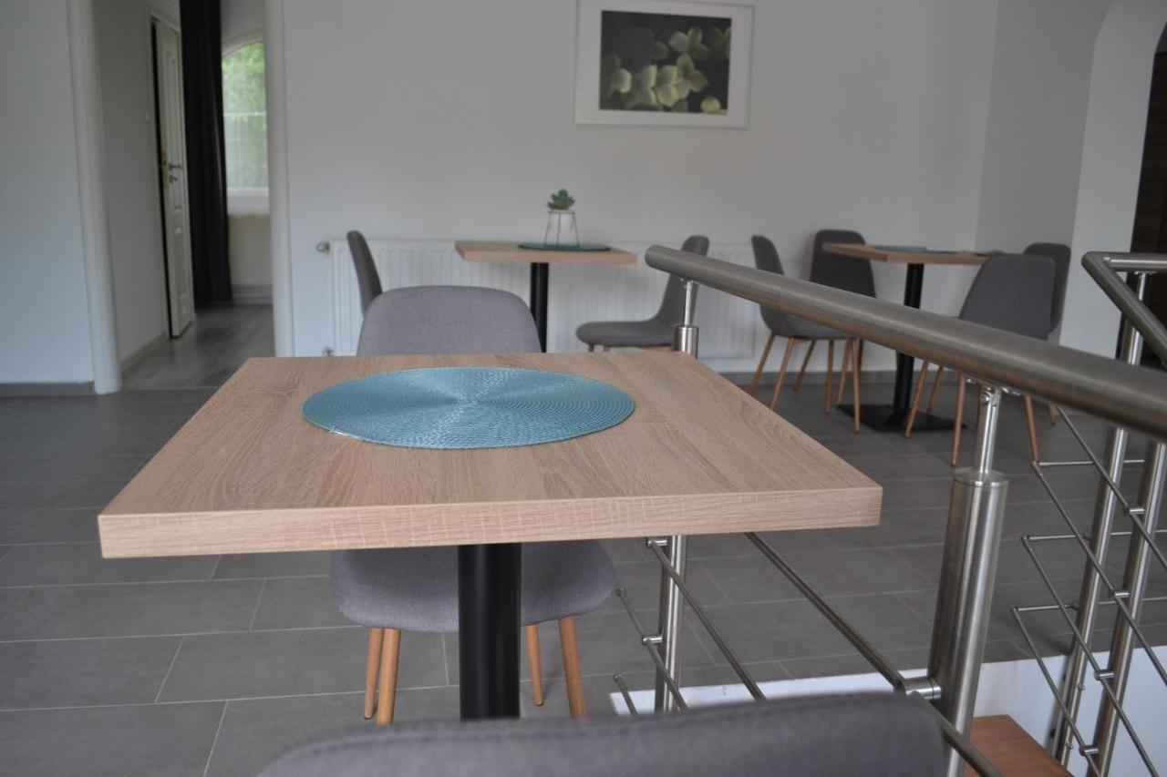 Fonix Design Rooms Debrecen Esterno foto