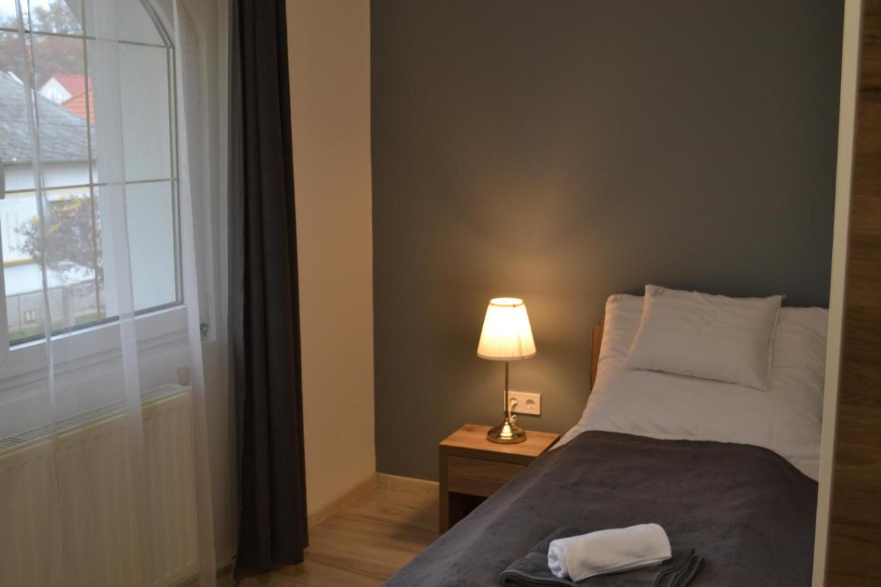 Fonix Design Rooms Debrecen Esterno foto