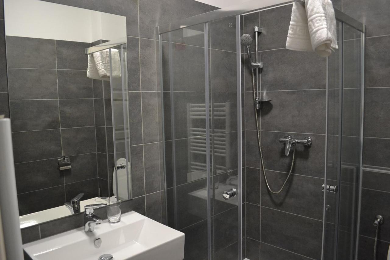 Fonix Design Rooms Debrecen Esterno foto